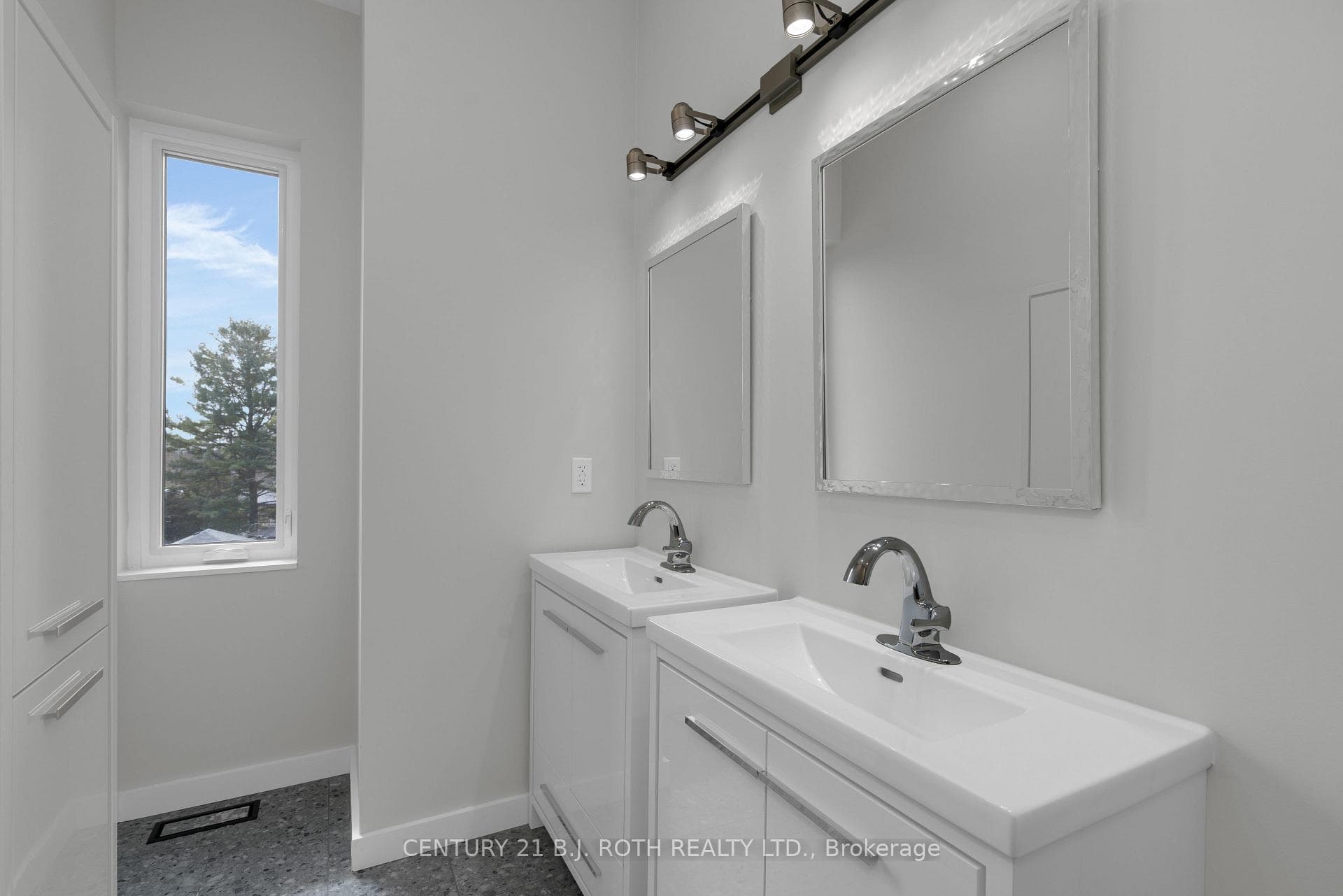 24 Grace Avenue photo 33