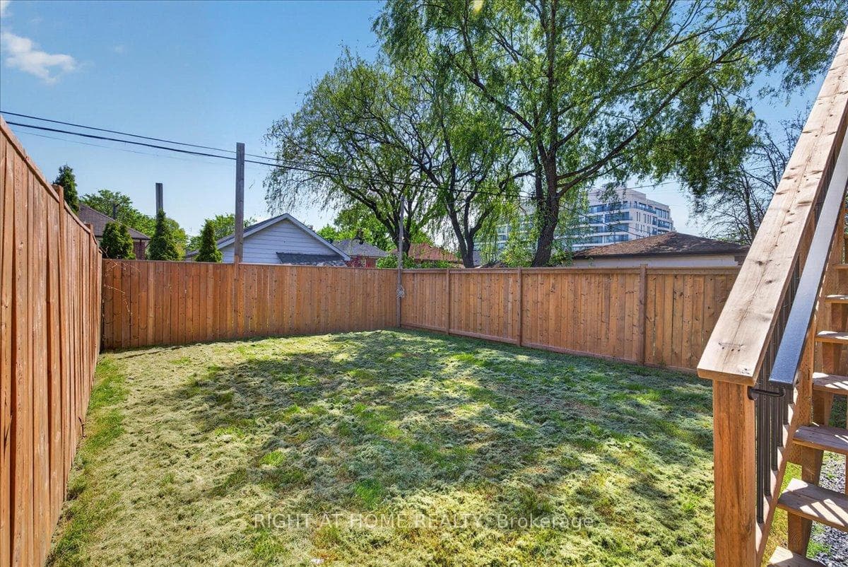 15B ROSEMEADE Avenue photo 44