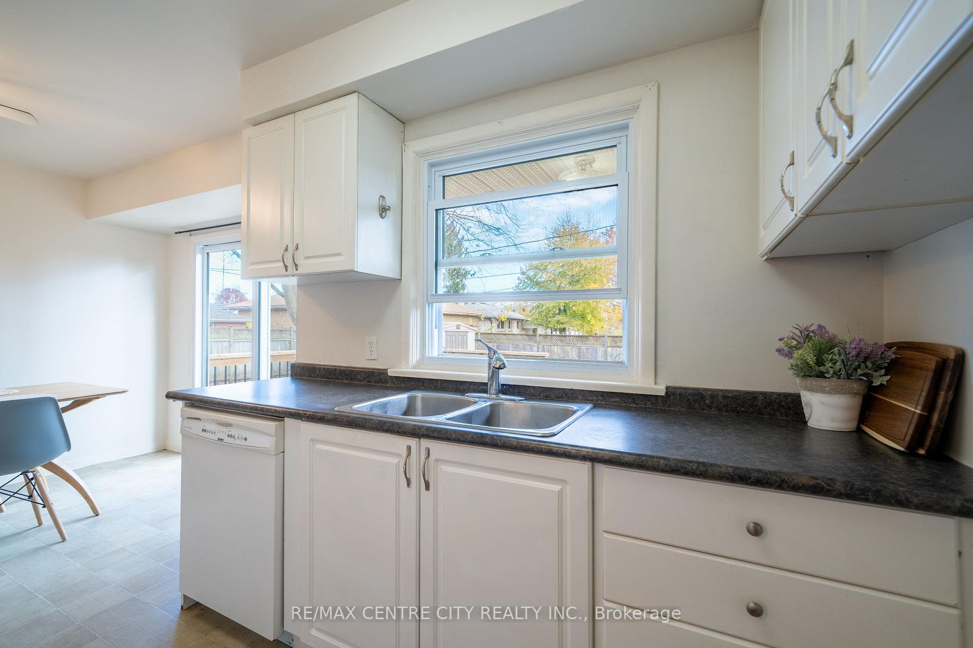 345 Drury Lane photo 15