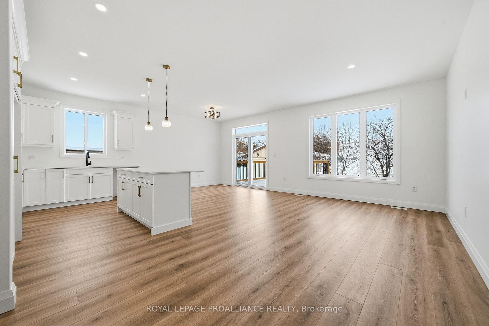 152 Bay Street photo 10