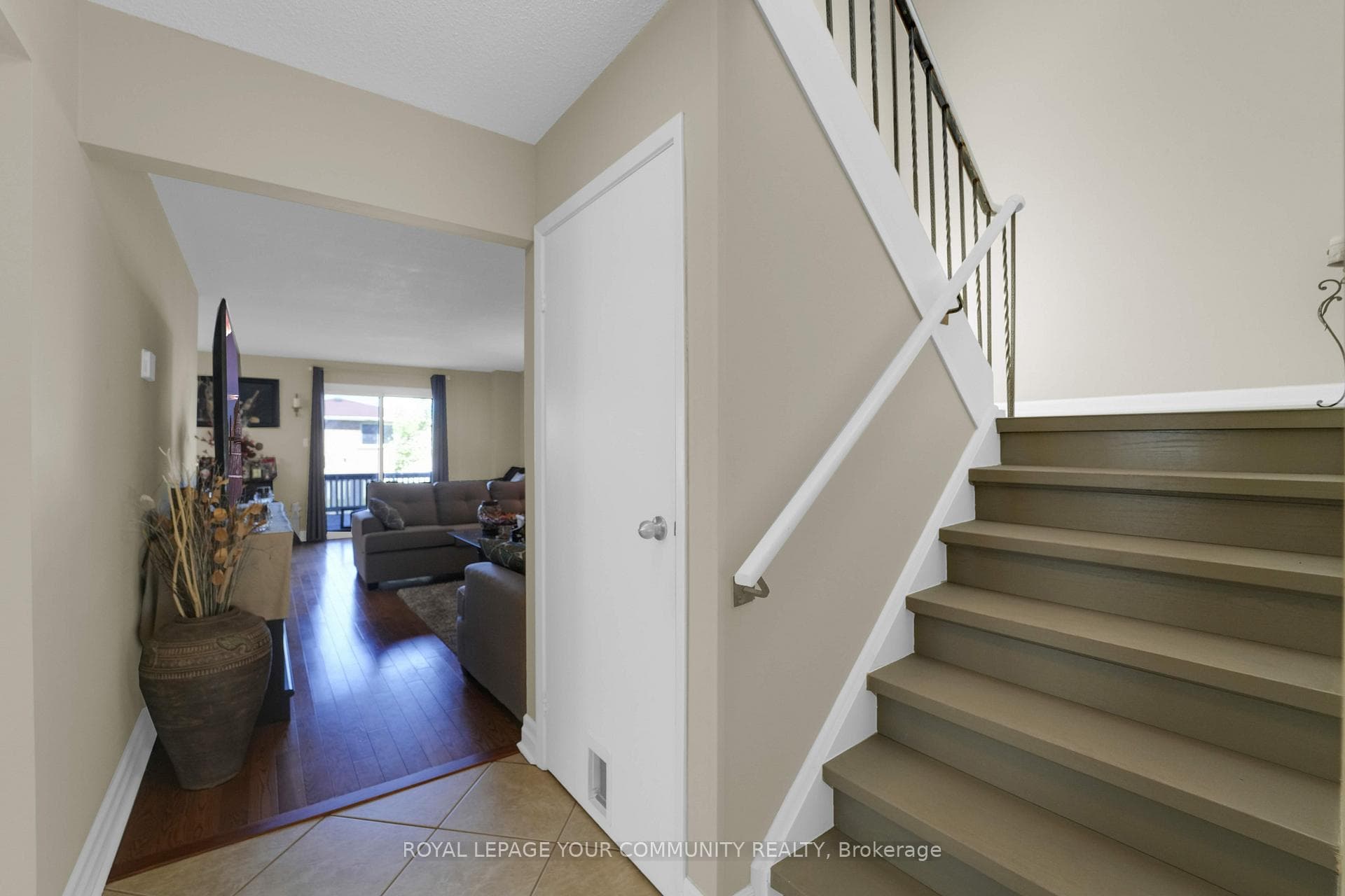249 Collings Avenue photo 6
