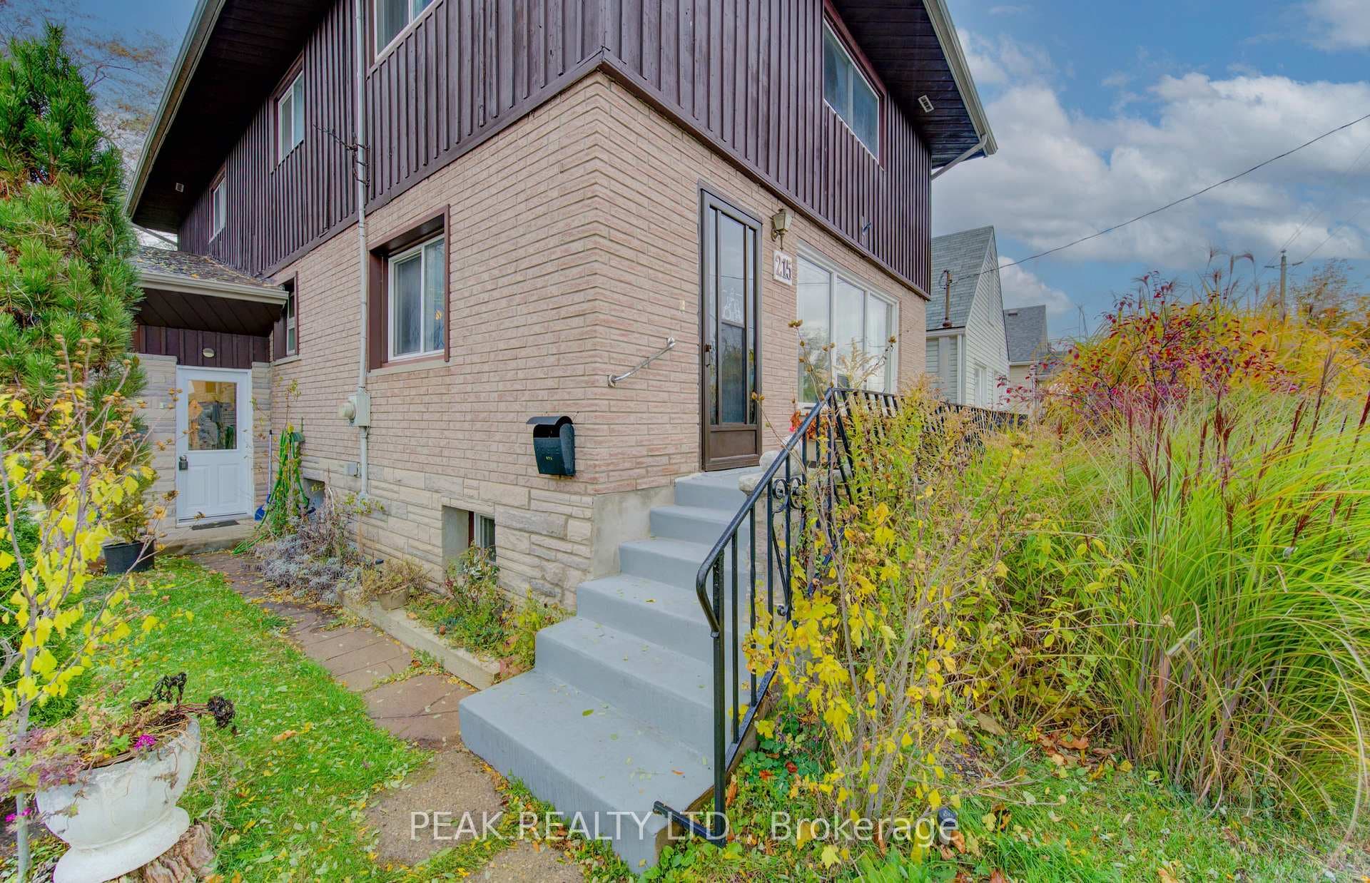 215 Lancaster Street photo 38