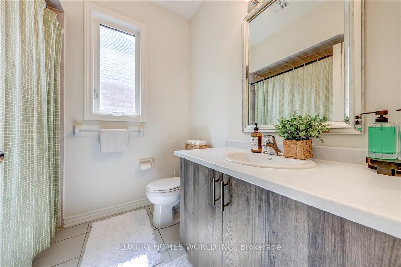 85 Hickling Lane photo 27