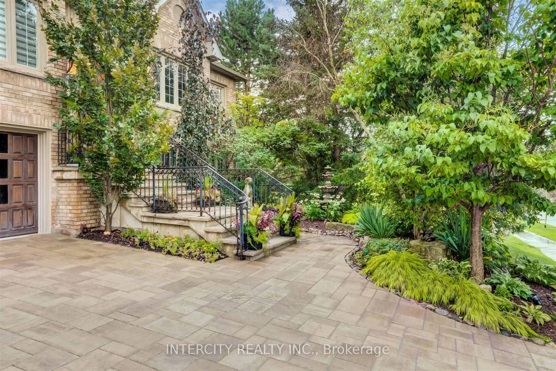 321 Vaughan Mills Road photo 3