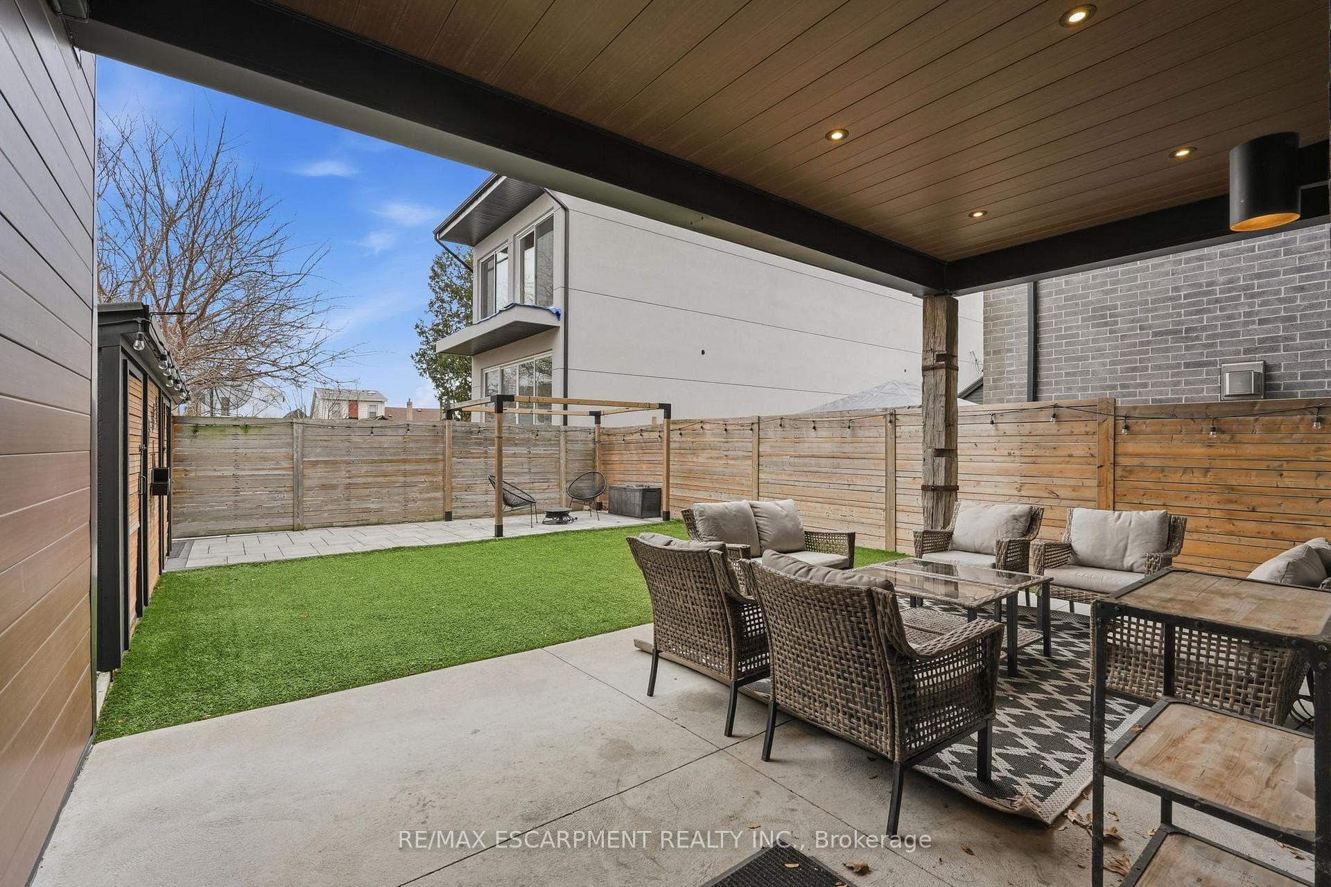 414 JOHN Street photo 42