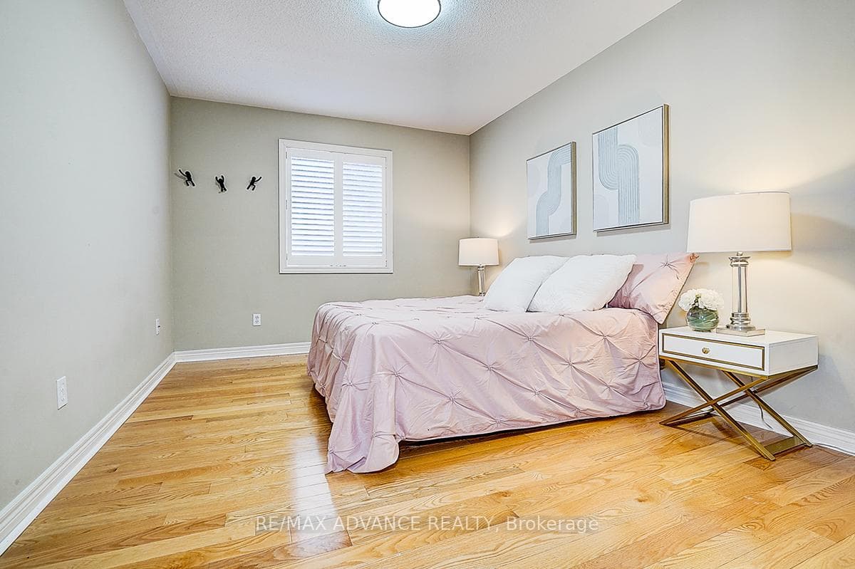 16 St Etienne Drive photo 42