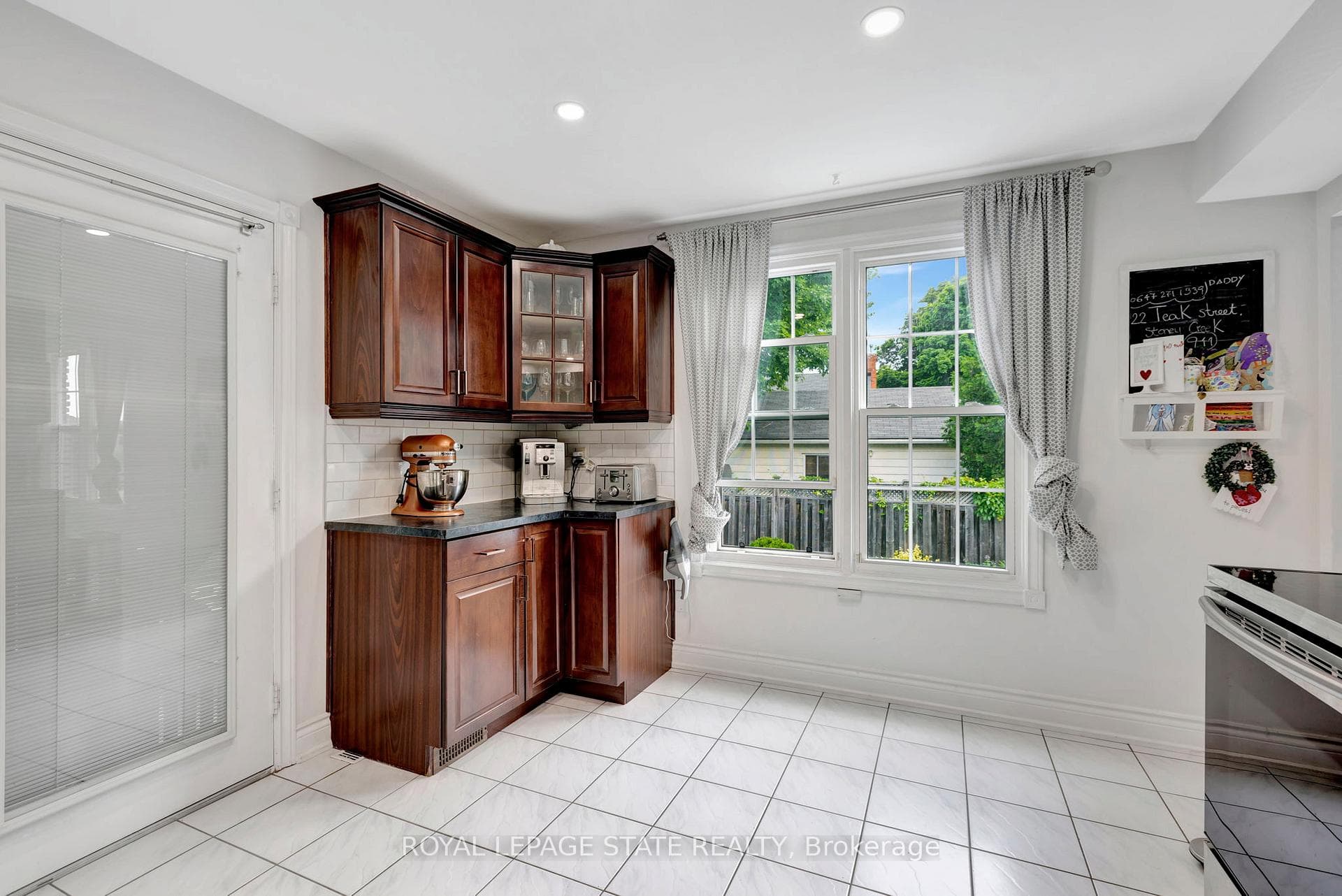 22 Teak Street photo 7