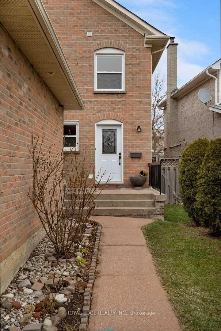 293 Kingsbridge Garden Circle photo 2
