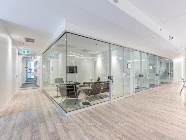181 Dundas Street Unit 1211 photo 9