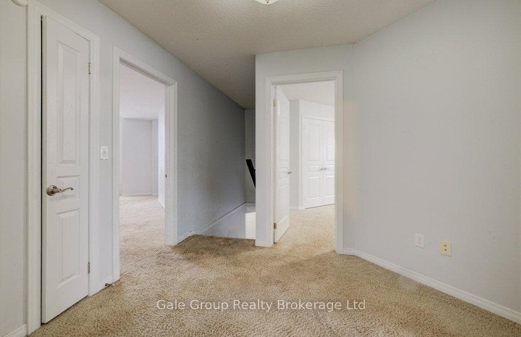 395 Champlain Avenue photo 19