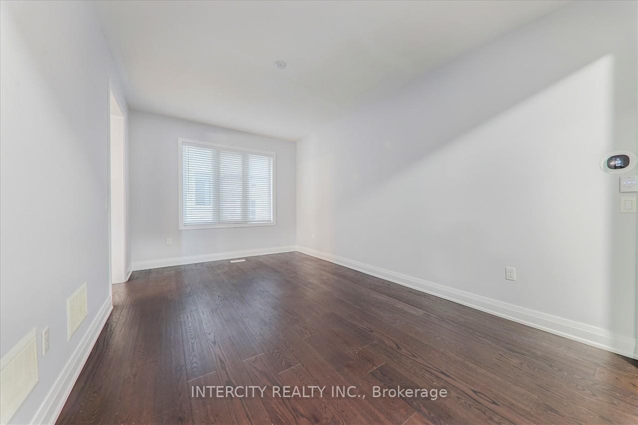 645 Armstrong Road photo 9