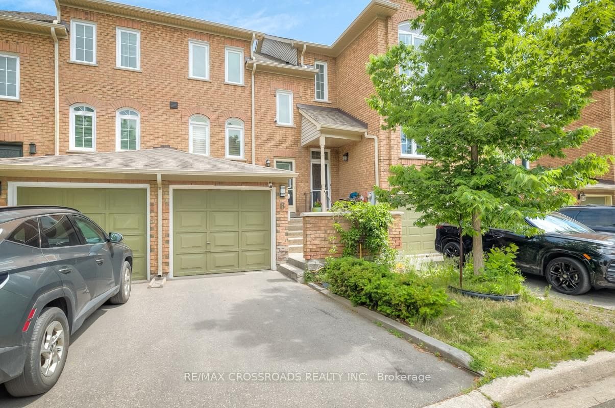 8 Larissa Court photo 1