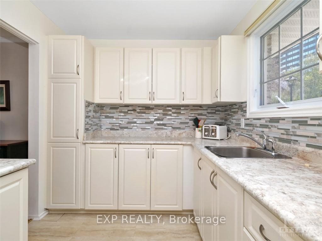 3338 SOUTHGATE Road photo 10