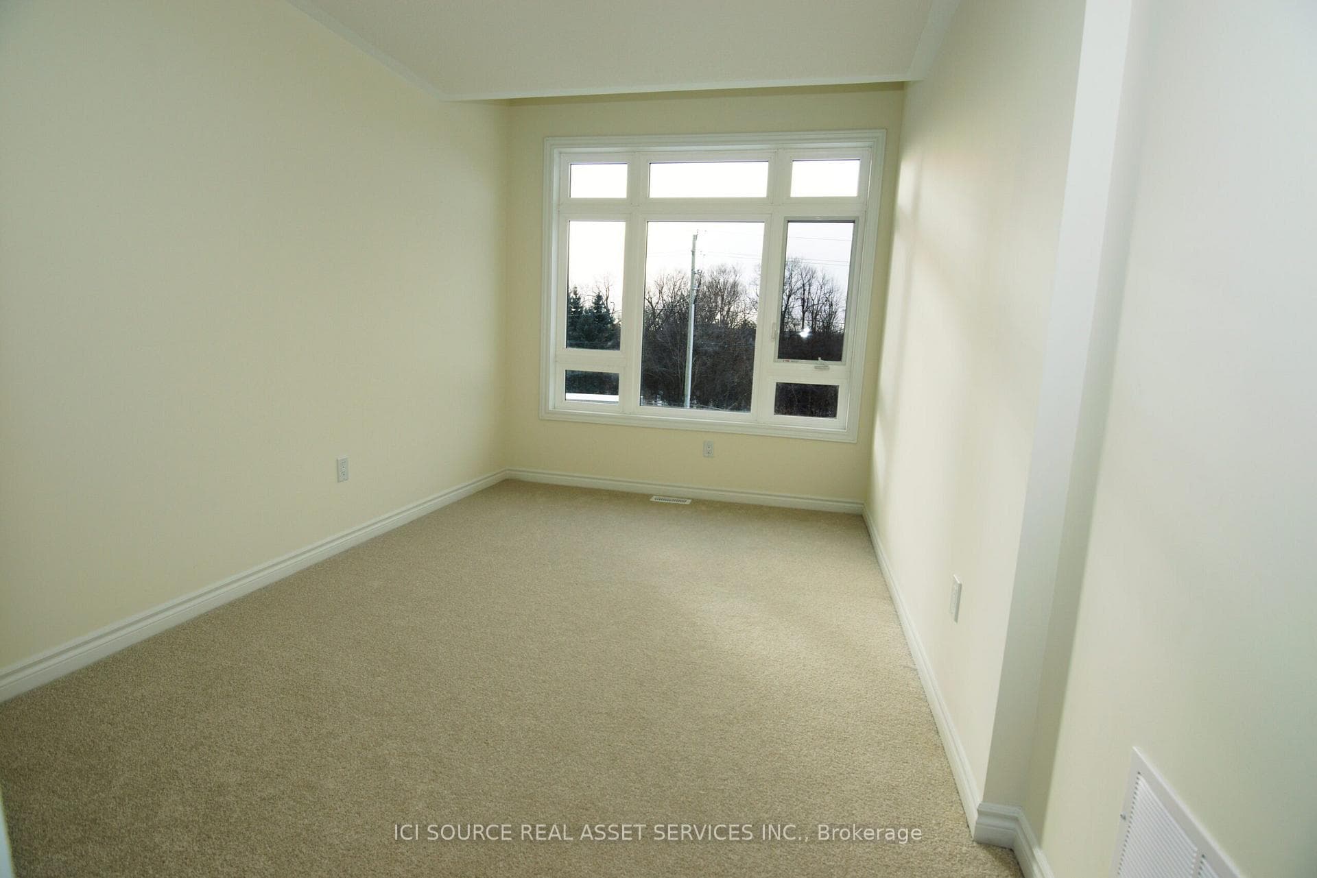 50 Mountainside Crescent photo 10