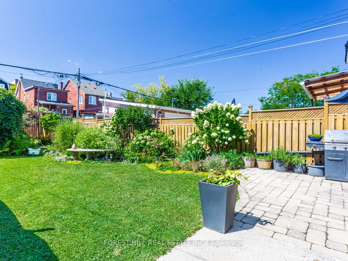 186 Westmount Avenue photo 29