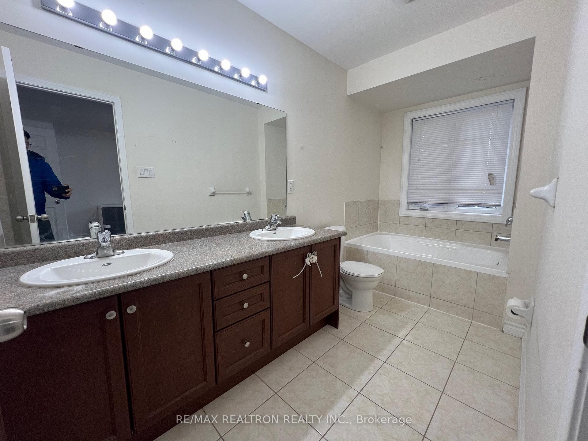 159 Andona Crescent photo 29