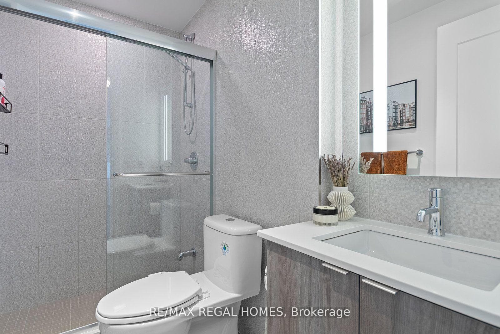 585 Bloor Street Unit 3215 photo 14