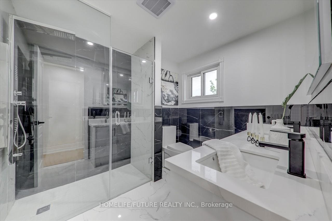 6963 Hickling Crescent photo 24