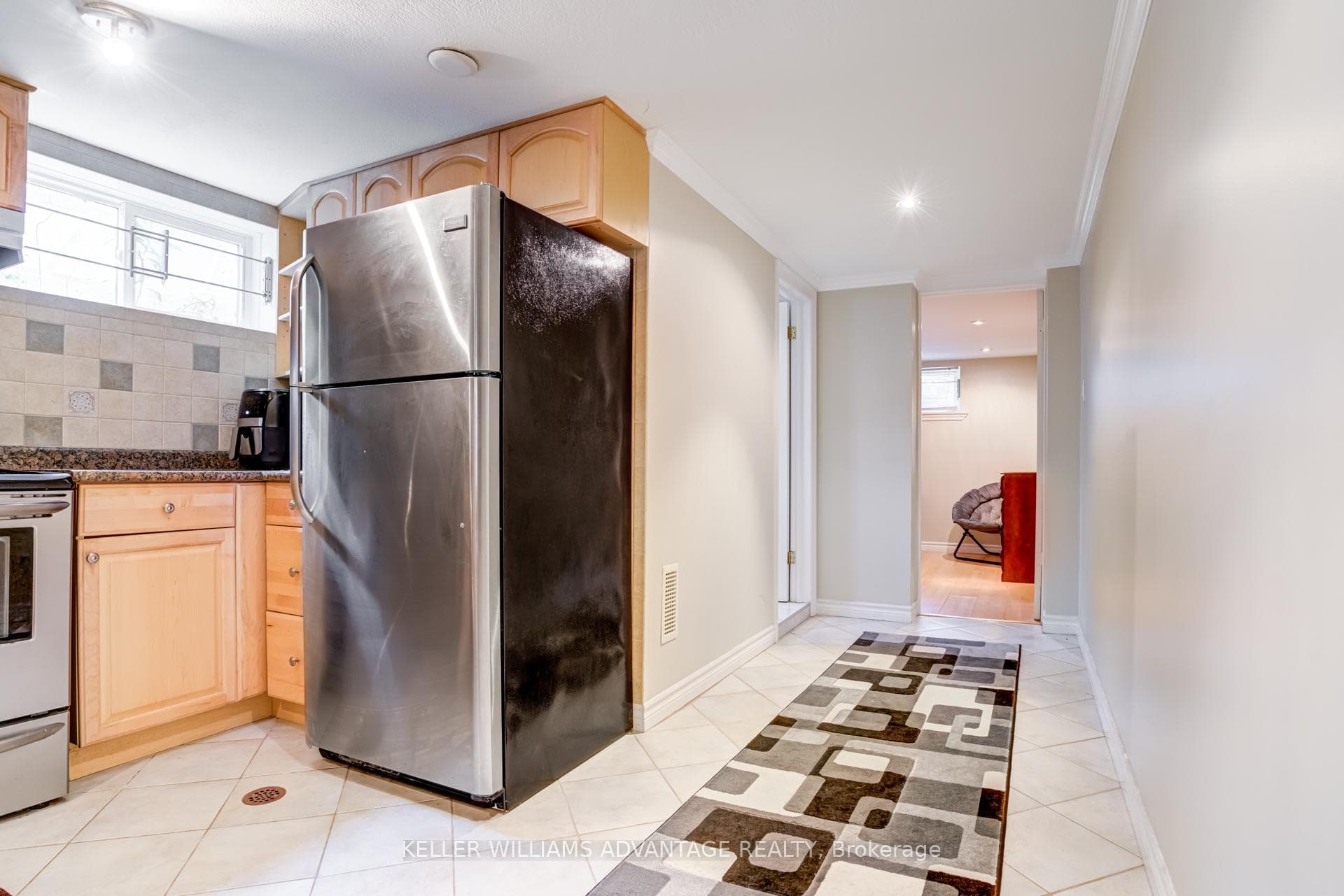 183 Glenwood Crescent Unit Lower photo 9