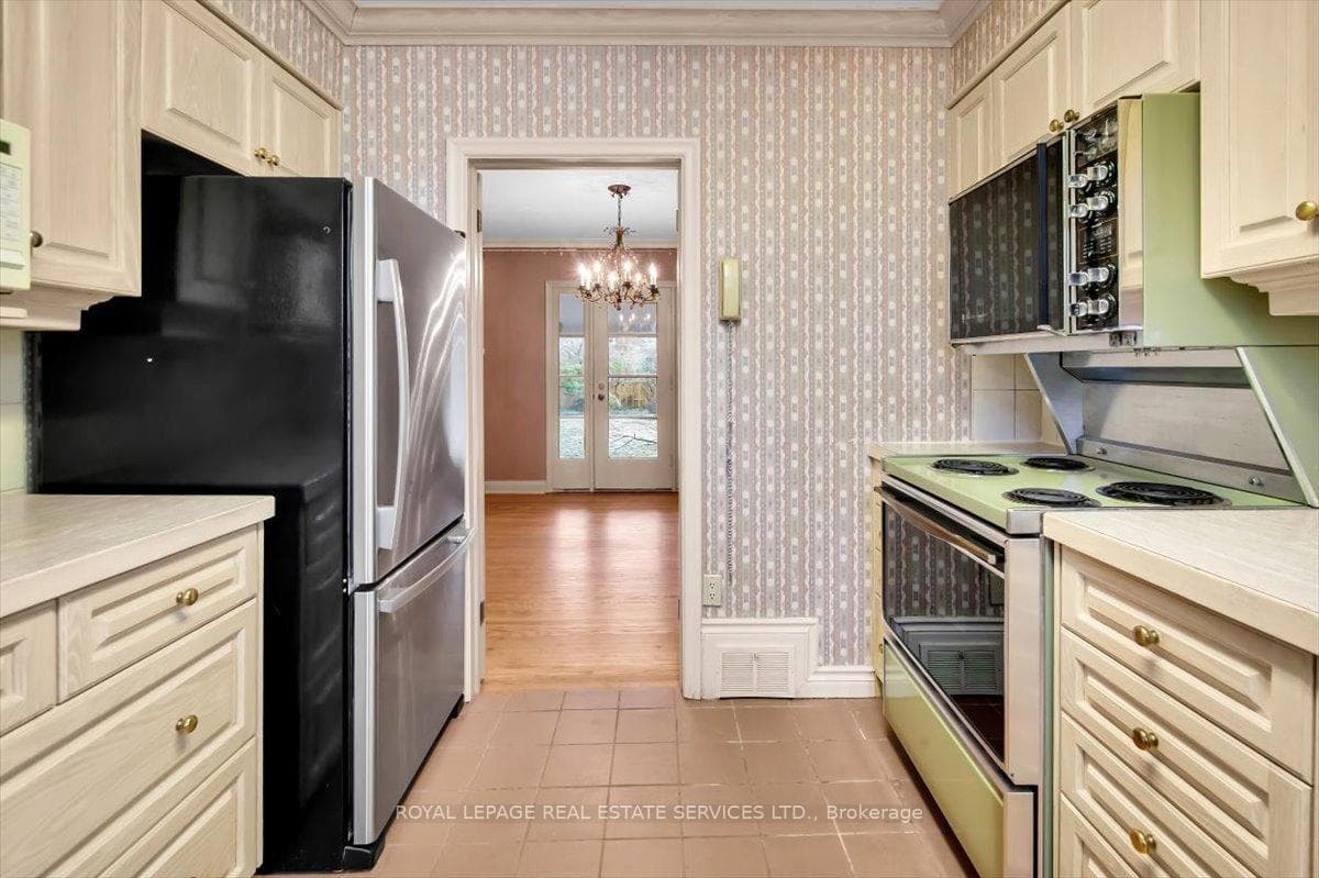 66 Mason Boulevard photo 12