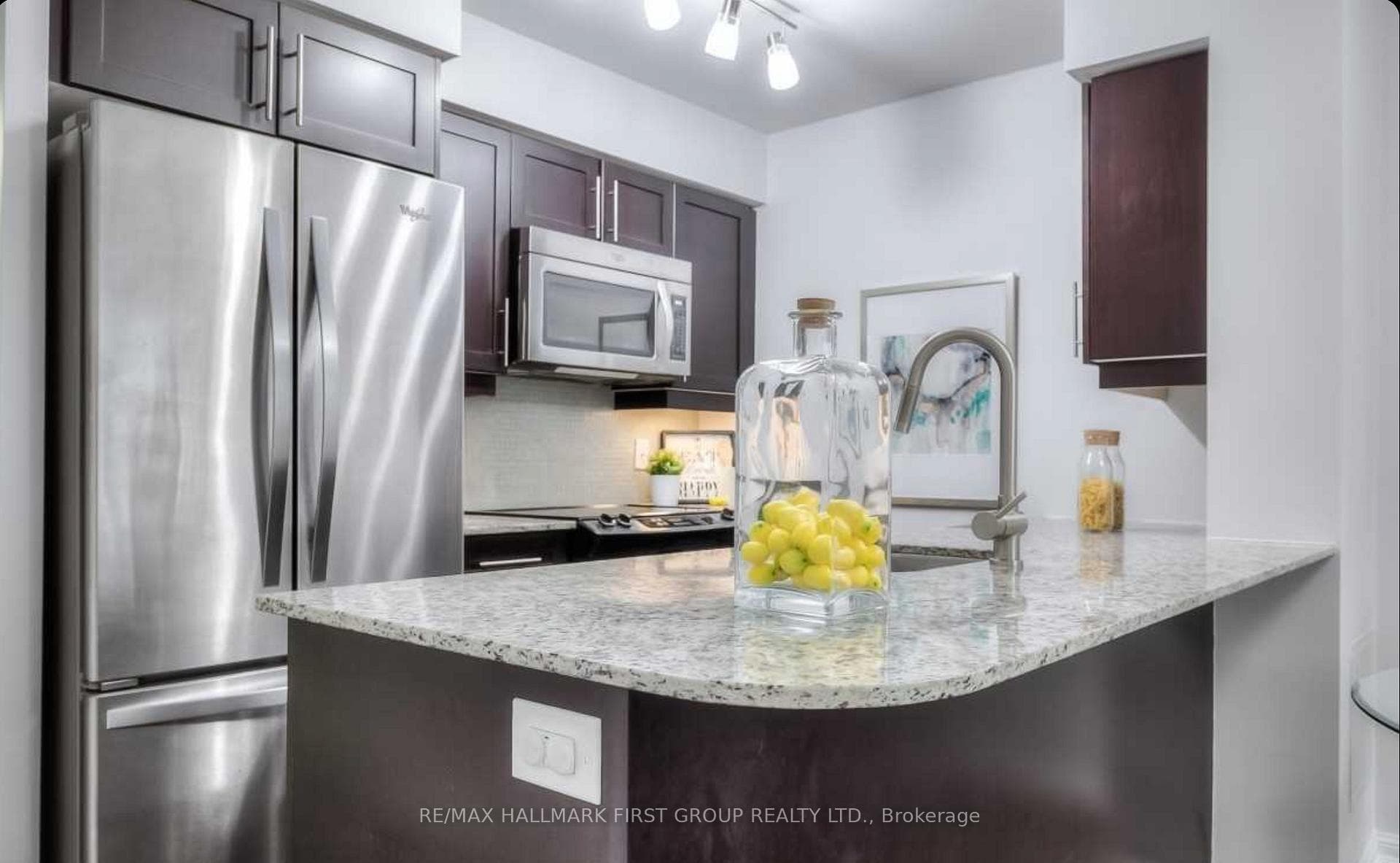 35 Bastion Street Unit 604 photo 9