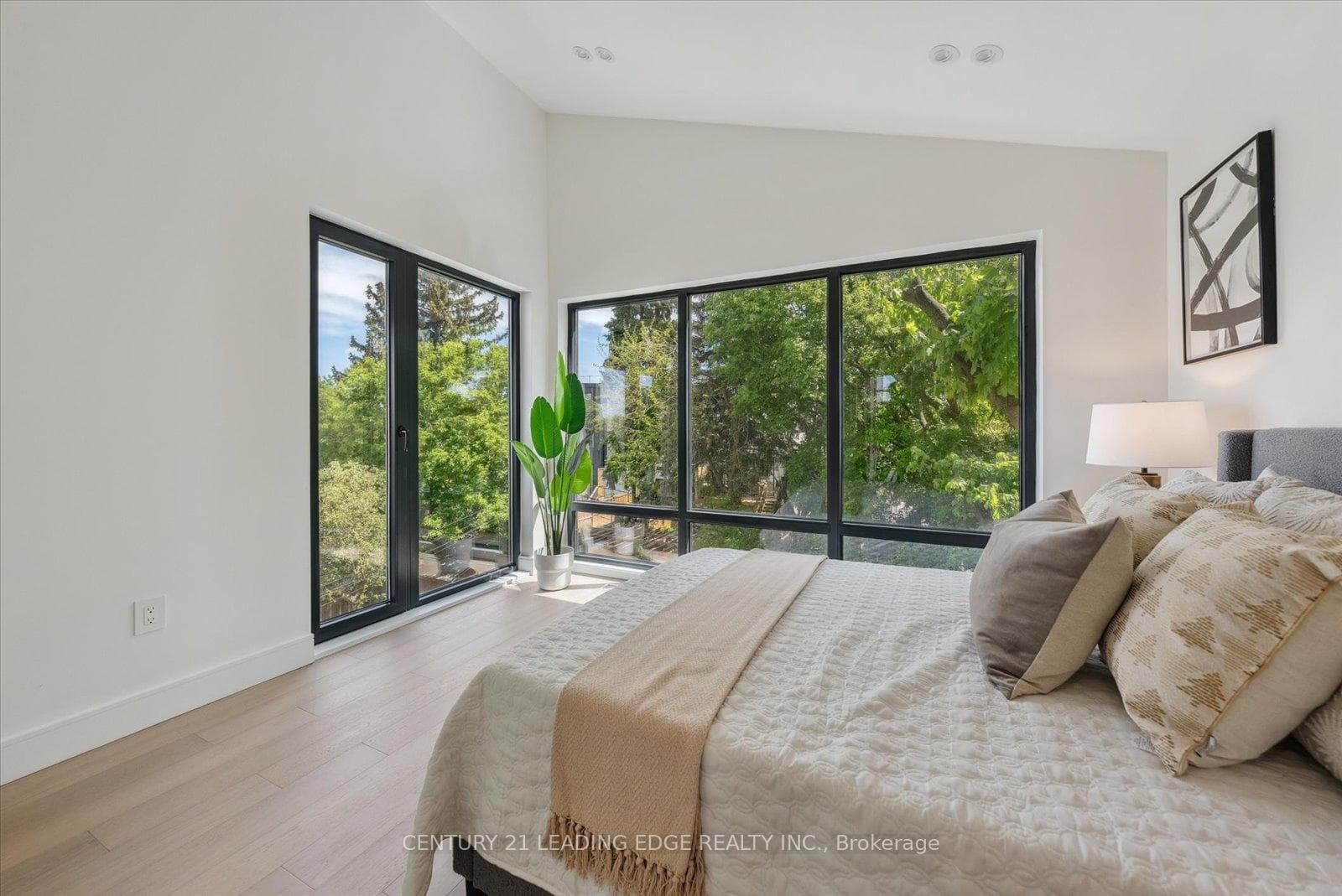 257 Robina Avenue photo 36