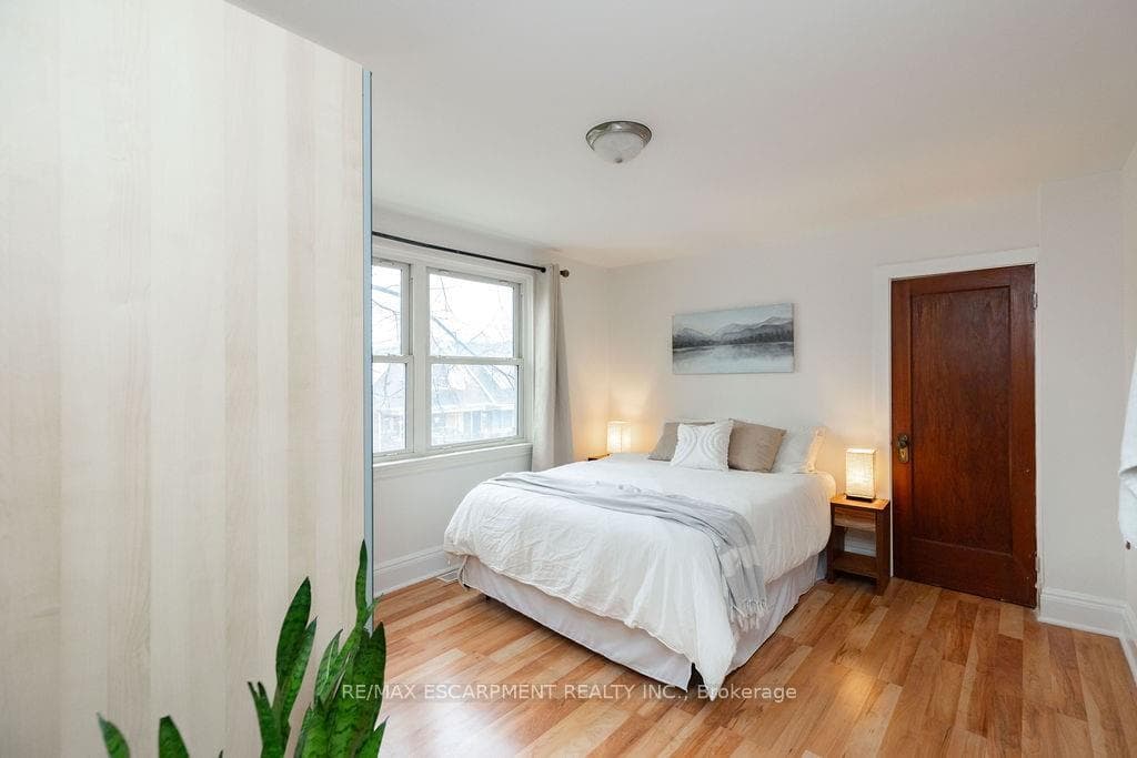 66 Cameron Avenue photo 26