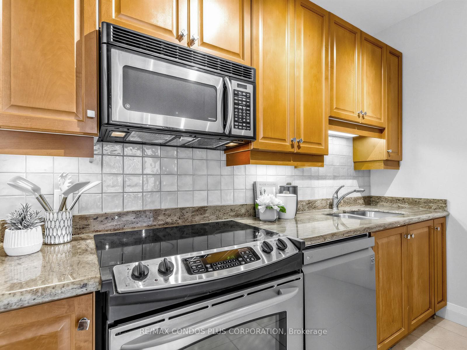 208 Queens Quay Unit PH2 photo 15