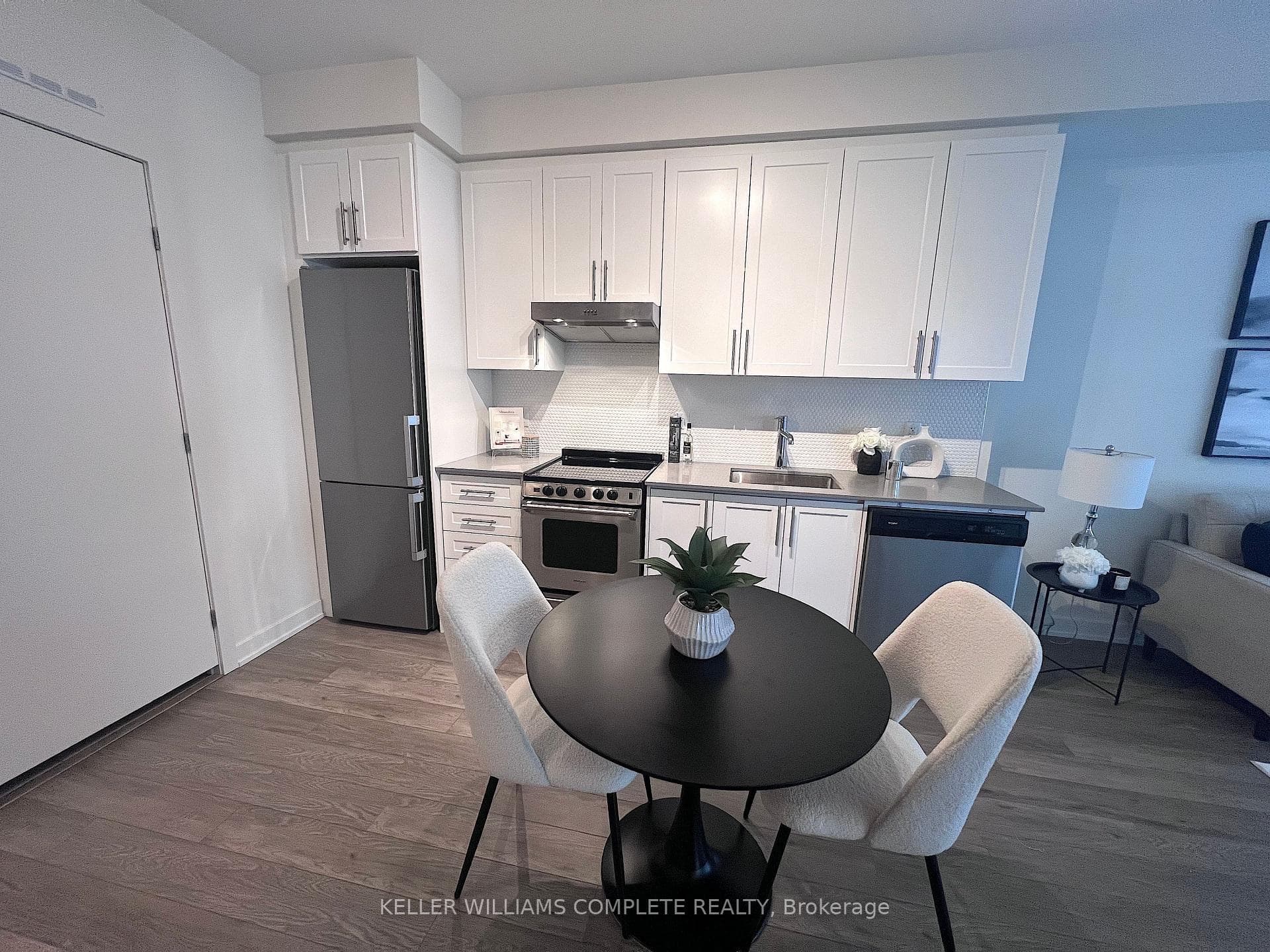 212 King William Street Unit 807 photo 6