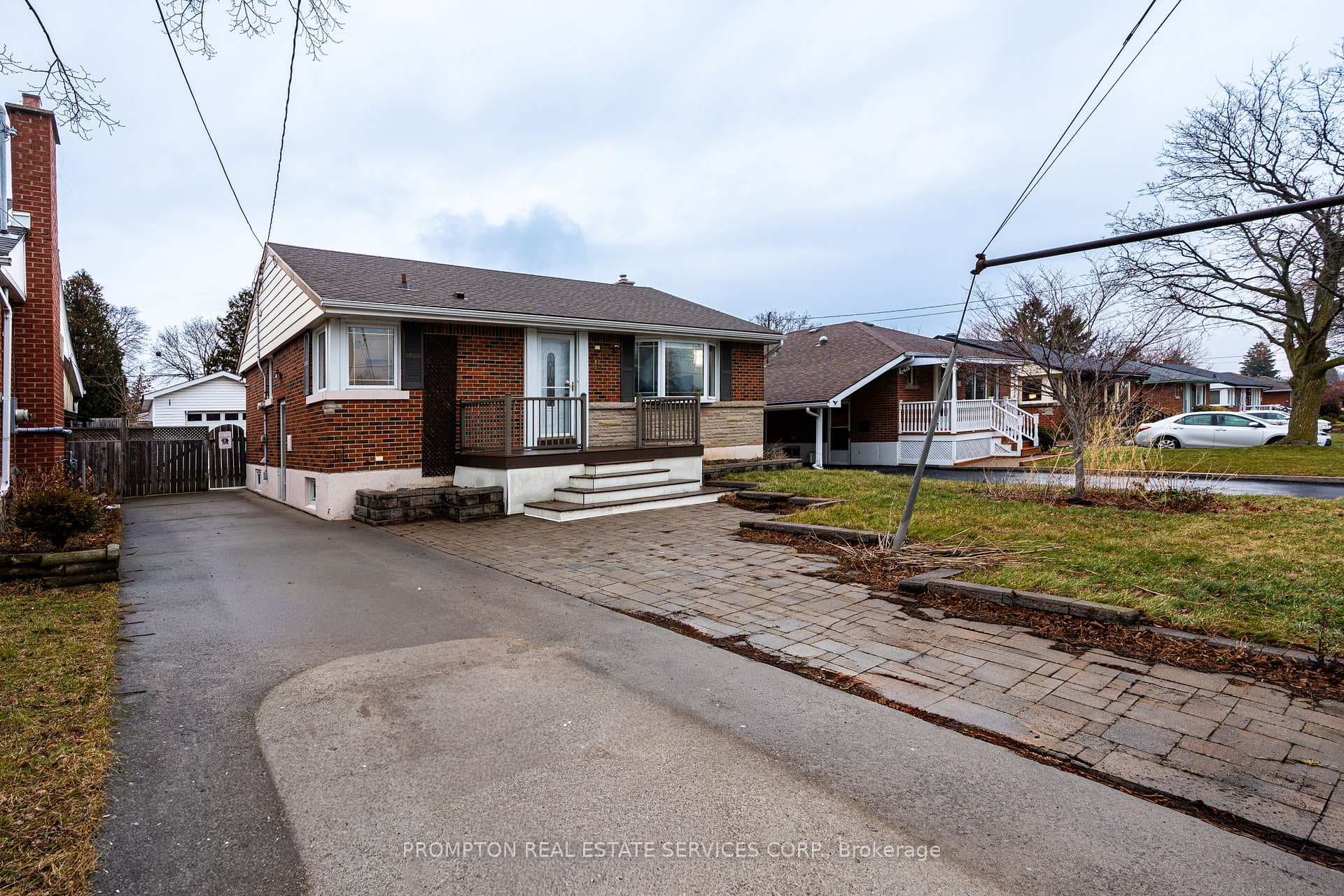 16 Fernwood Crescent photo 1