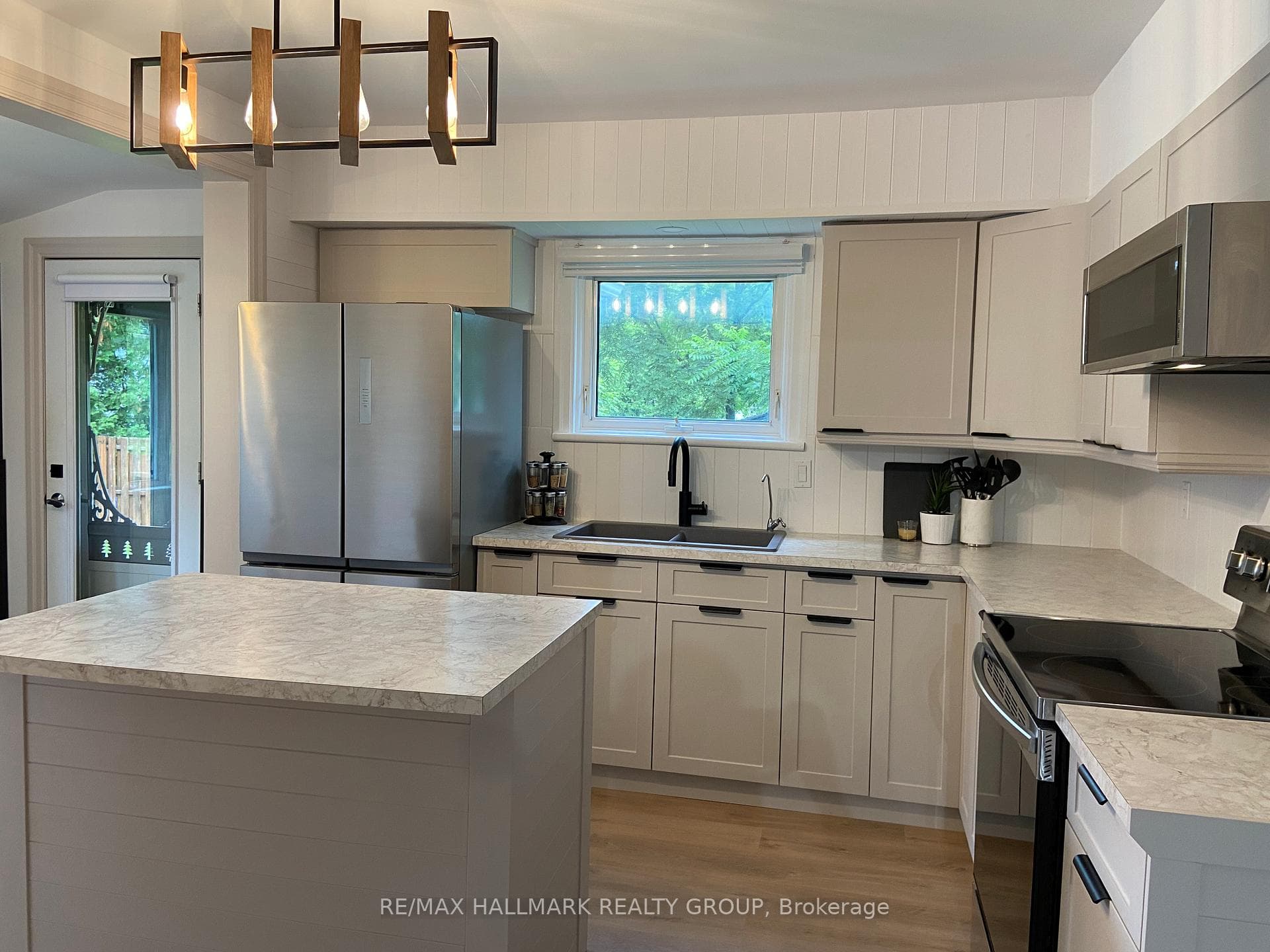 2545 MARKET Street photo 11