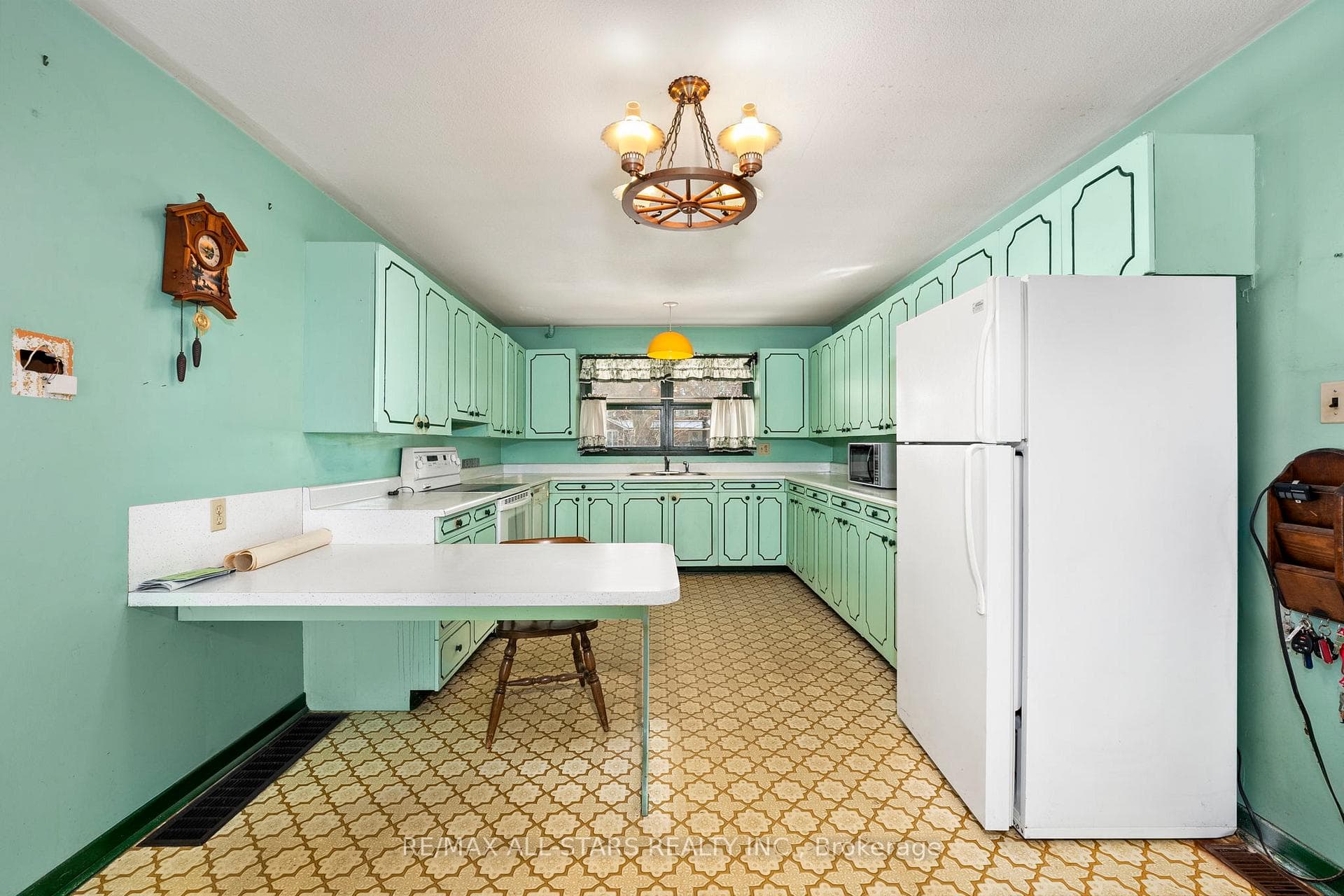 58 Farr Avenue photo 9