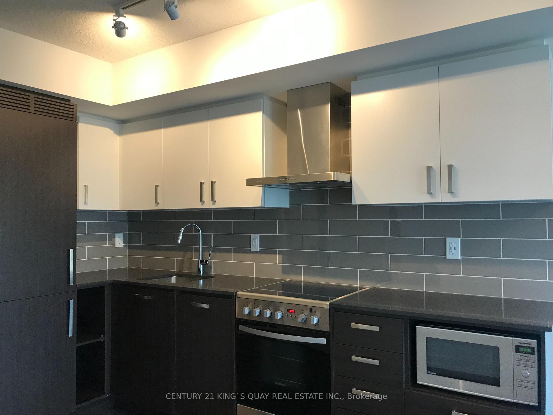 125 Redpath Avenue Unit 1706 photo 3