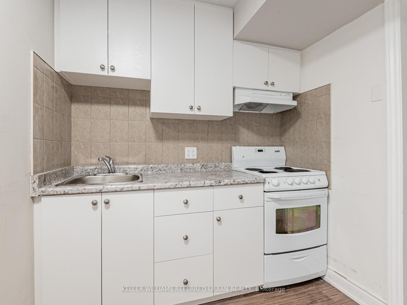 137 Shelborne Avenue Unit Basement Unit #2 photo 9