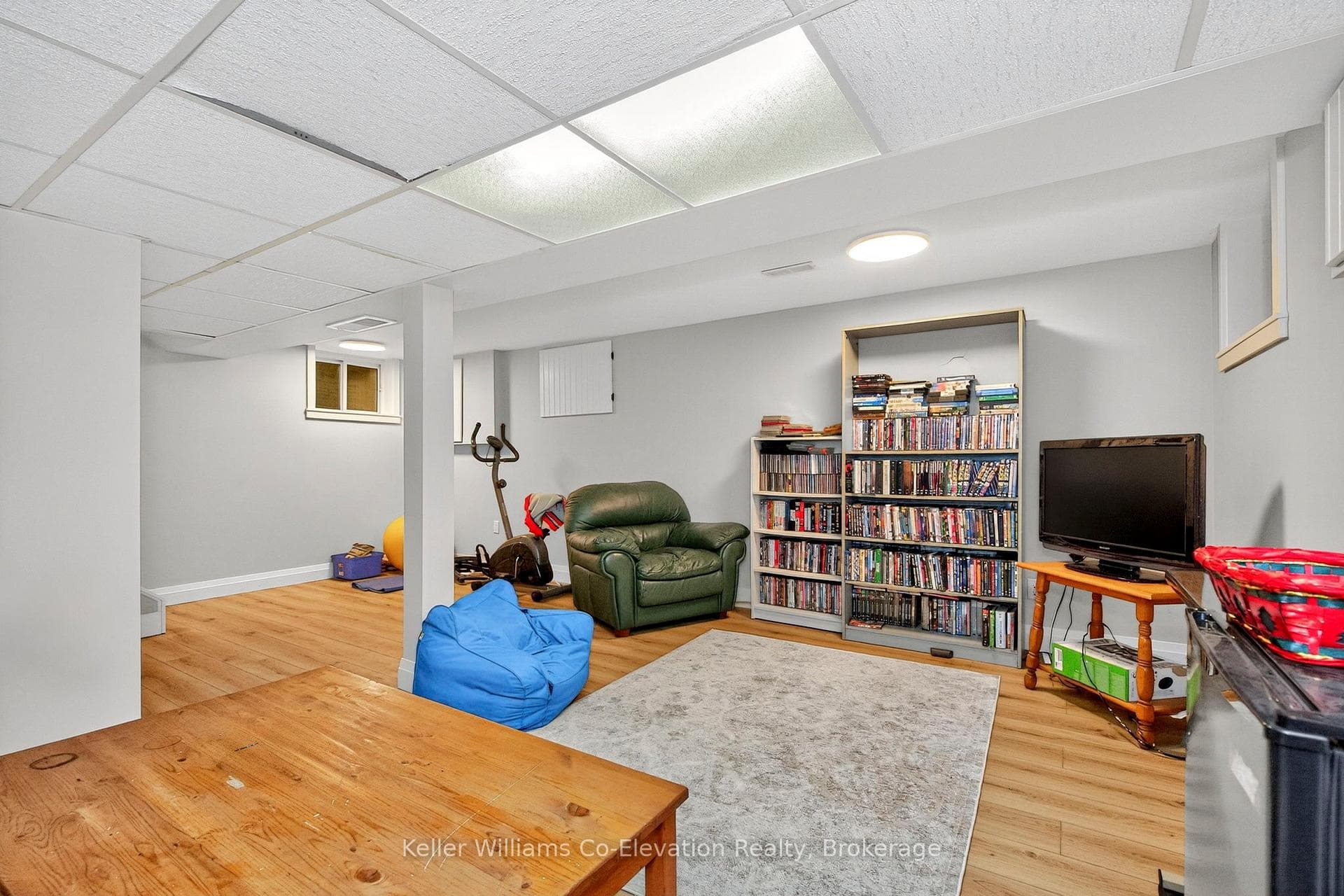 924 6 County Road photo 20