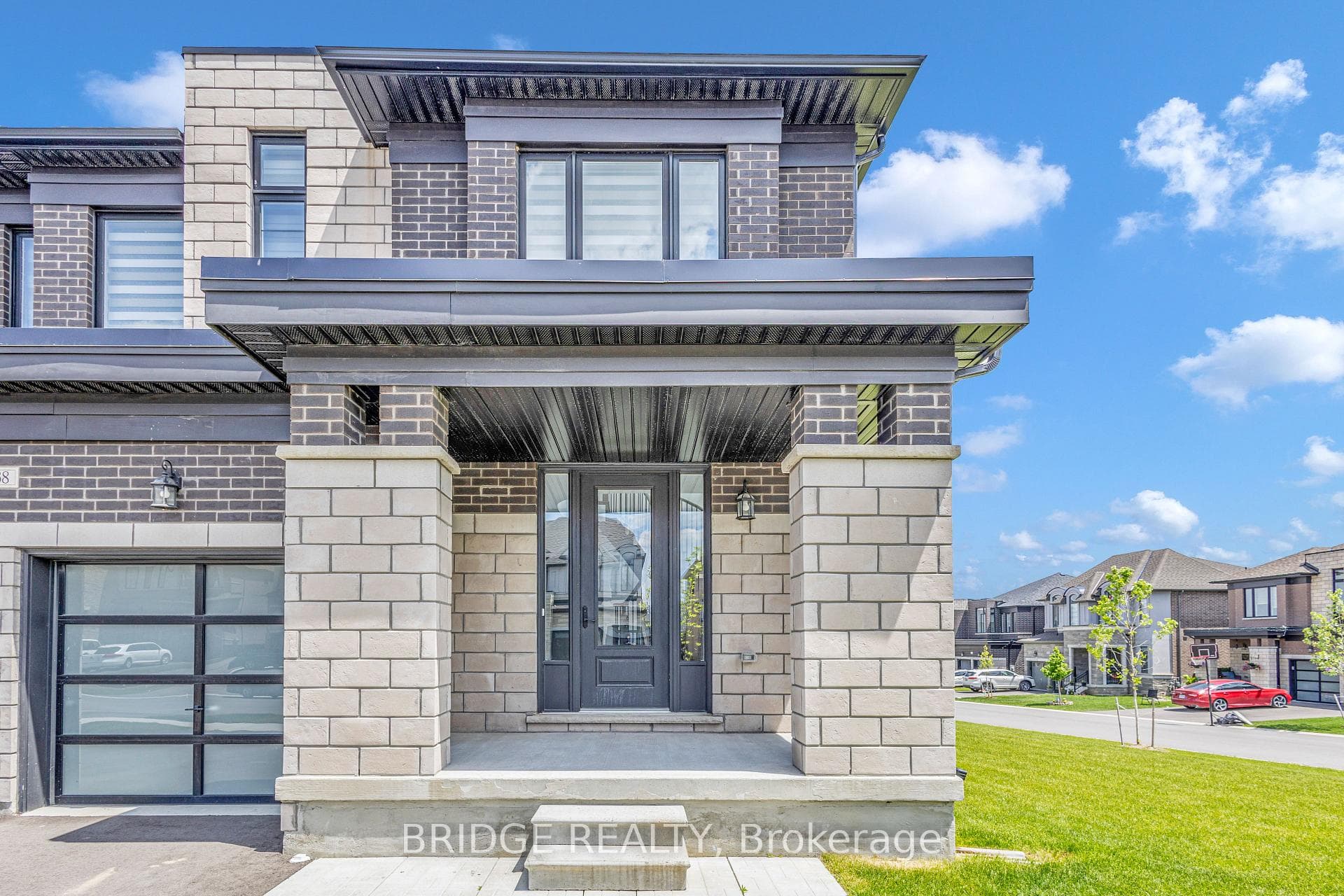 138 Prince Charles Crescent photo 3