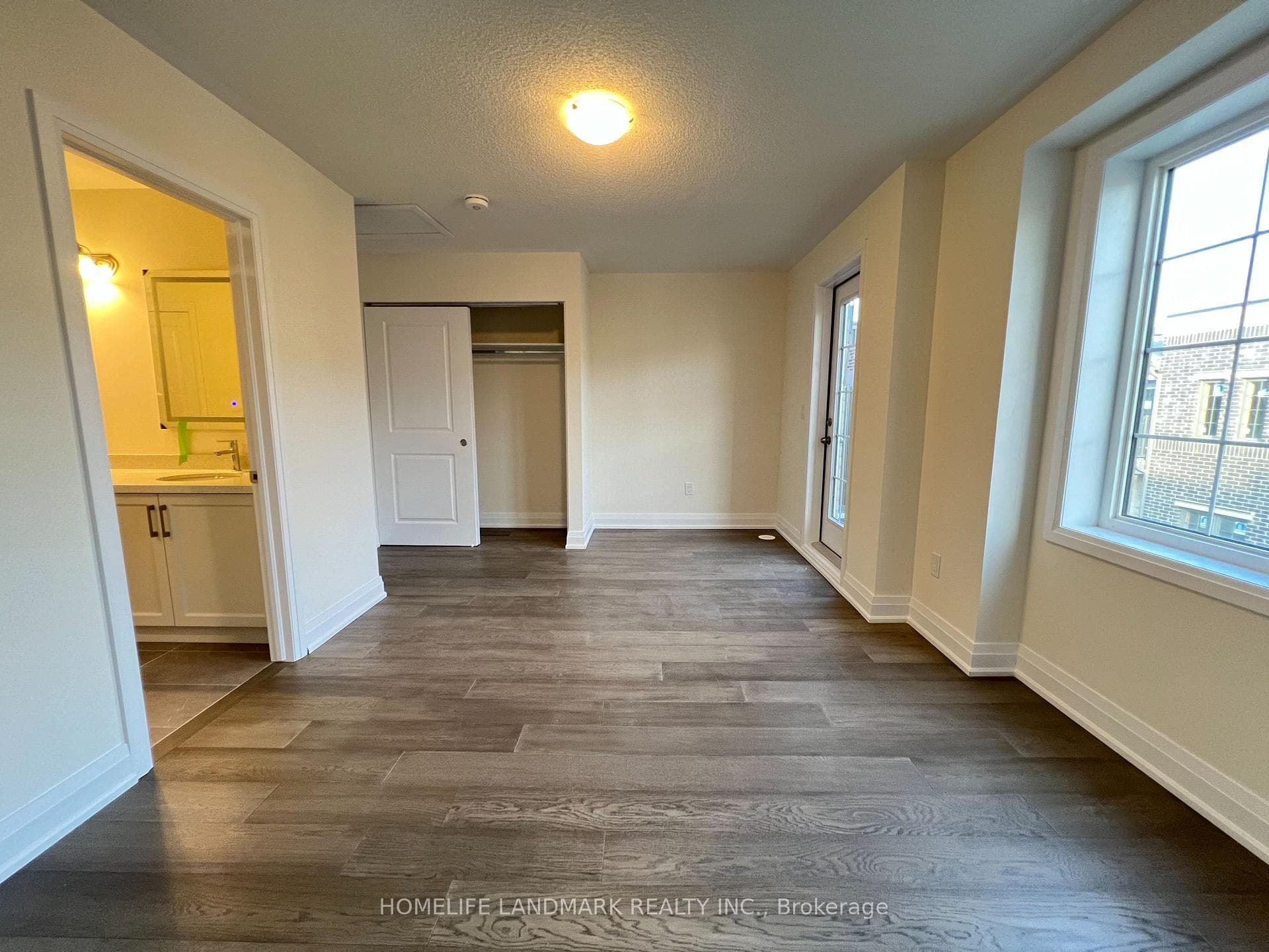97 Clippers Crescent photo 11