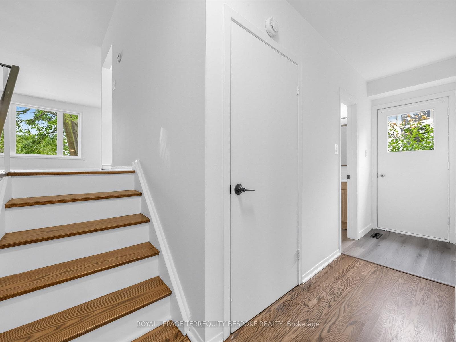 9 Midcroft Drive photo 32