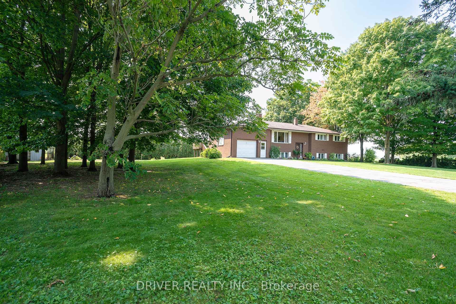 176 LAKESHORE Road photo 1