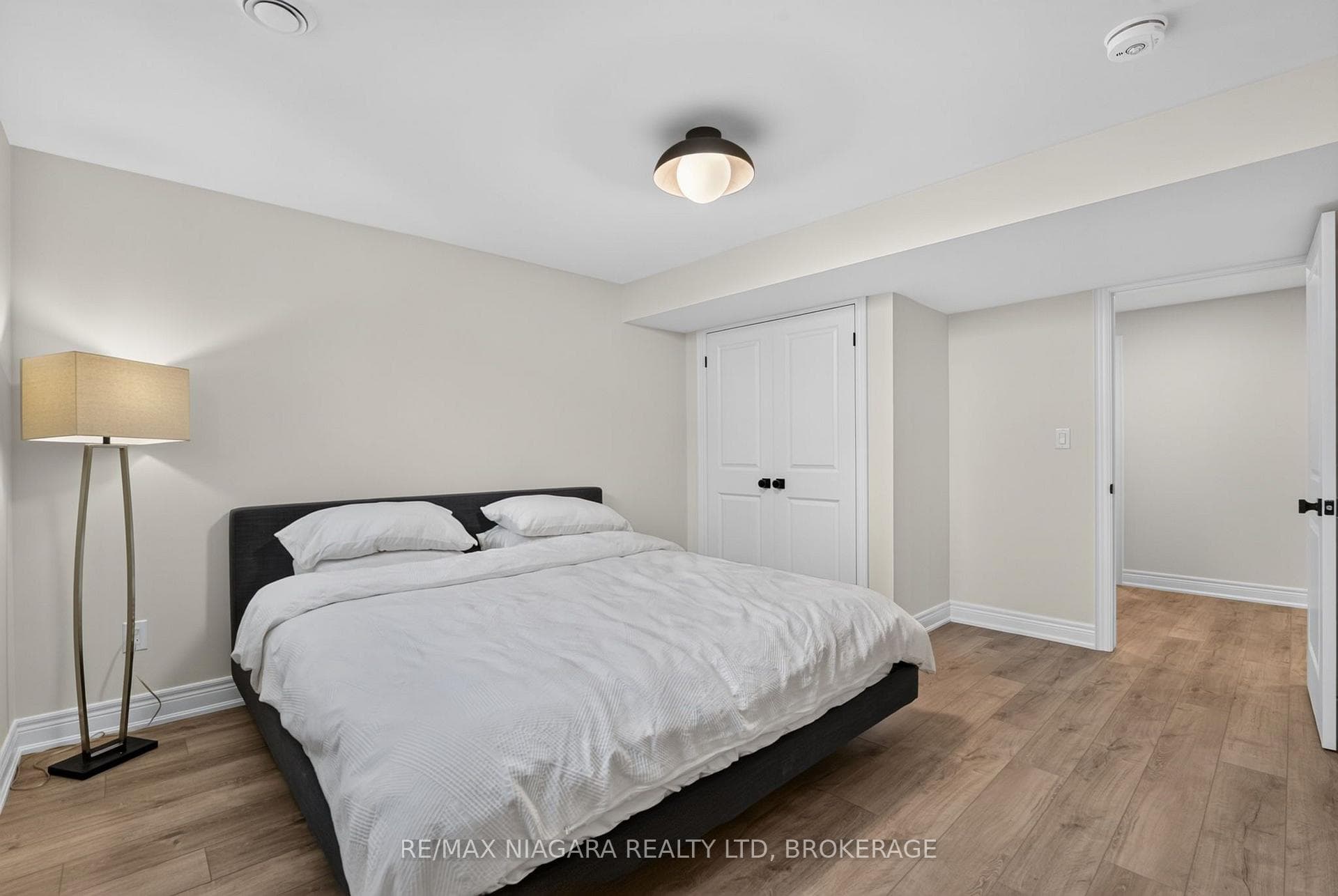 24 Peachtree Lane photo 33