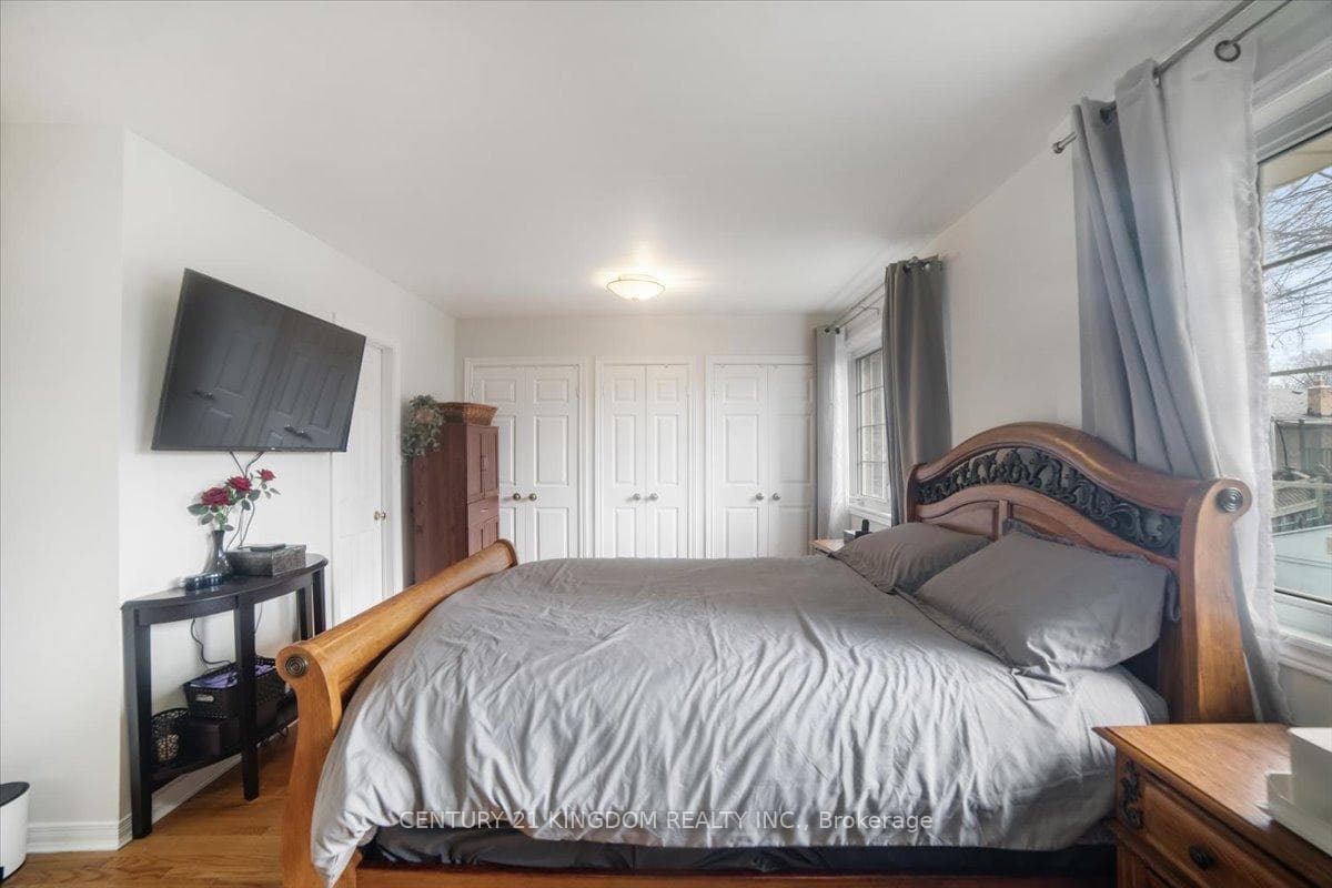 9 Durrington Crescent photo 22