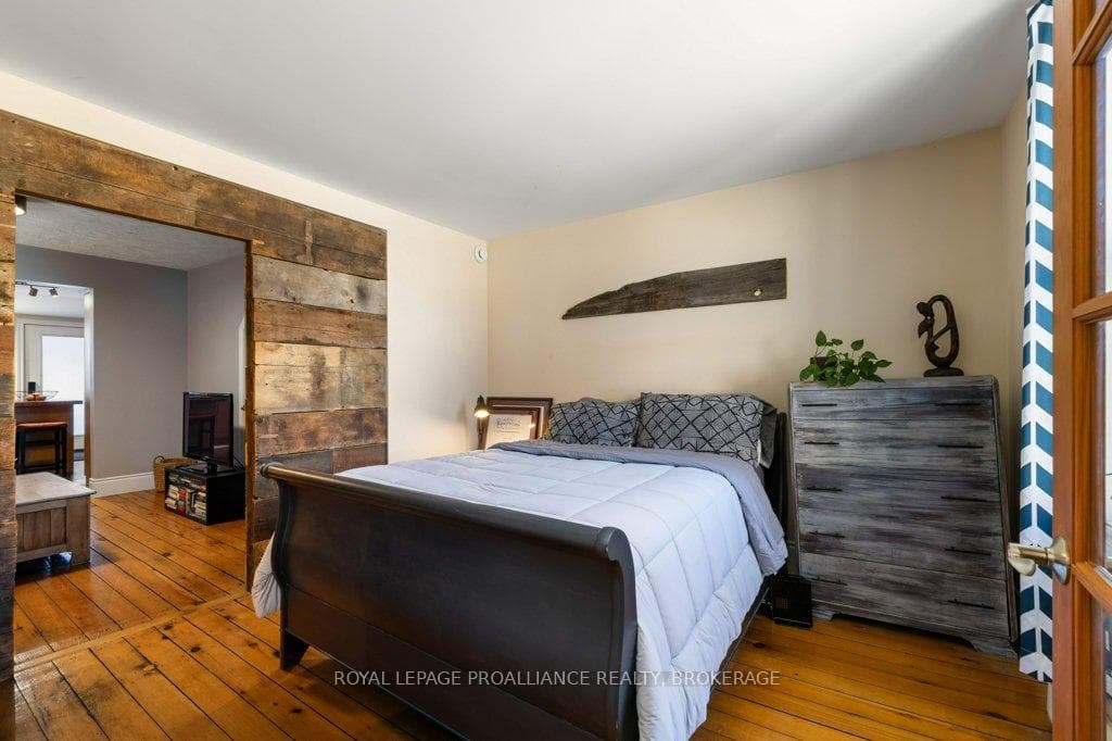 318 Queen Street photo 5