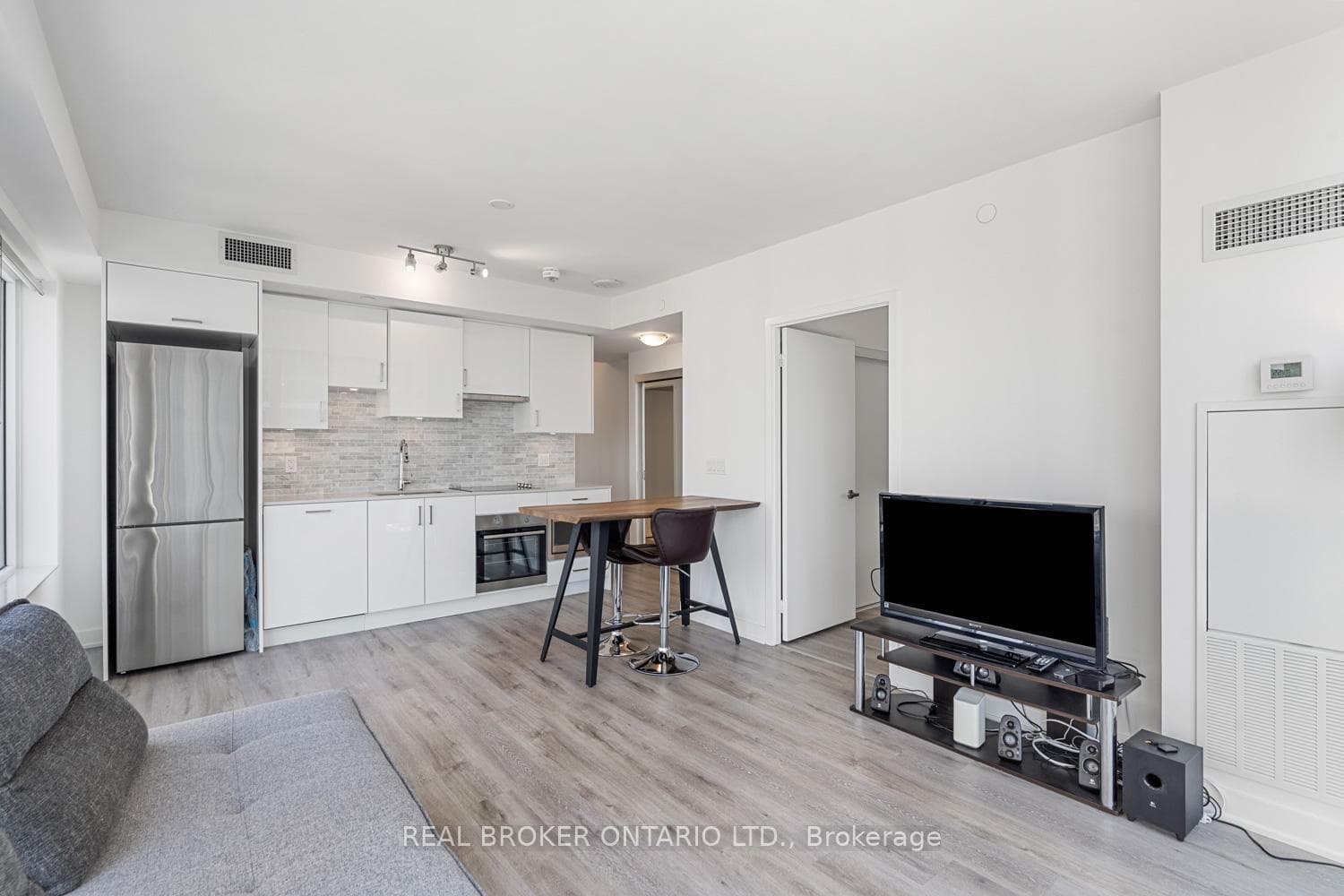 Bright and spacious open concept layout