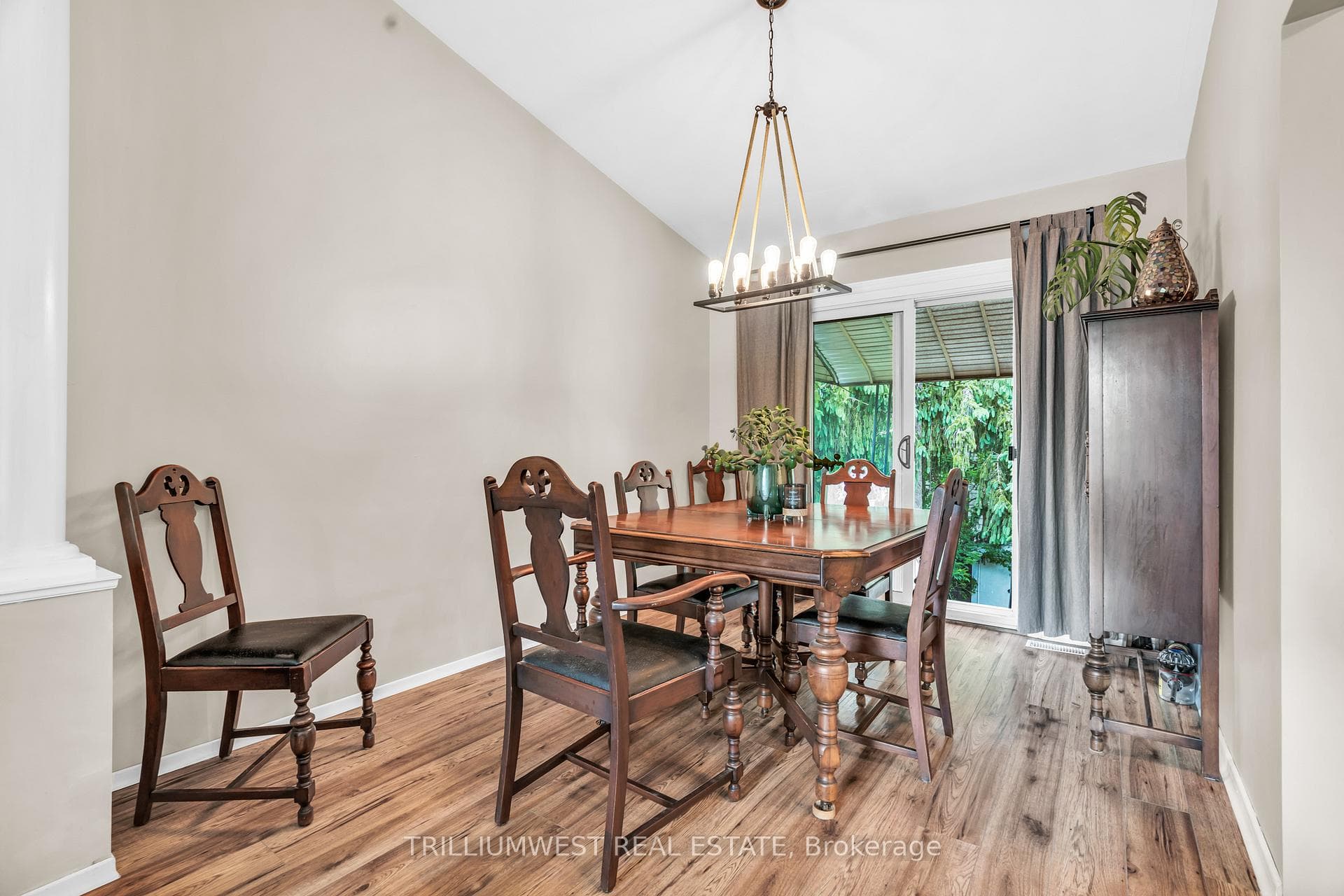 227 Rosemount Drive photo 14