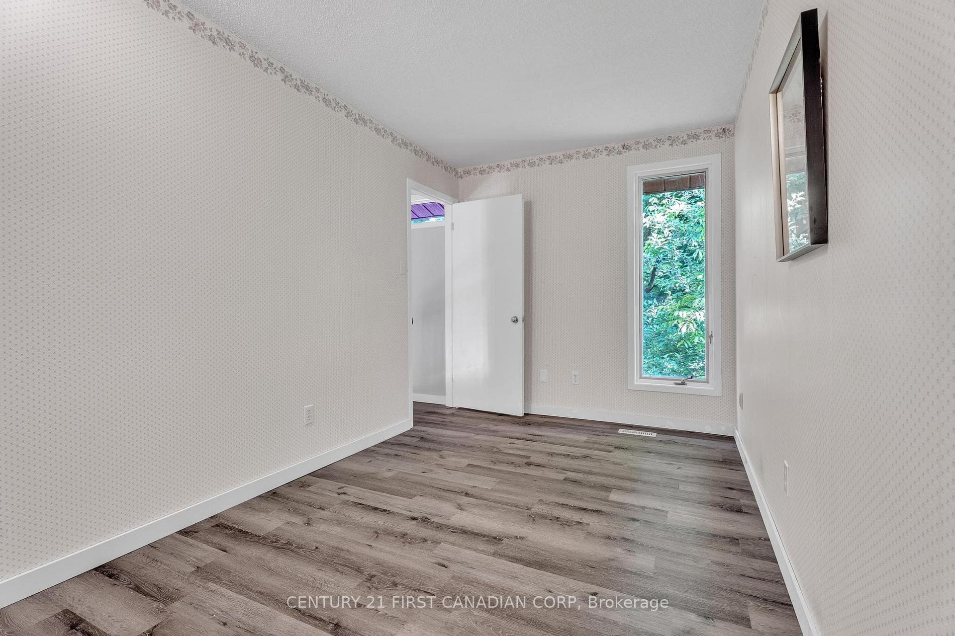 285 Riverside Drive photo 21