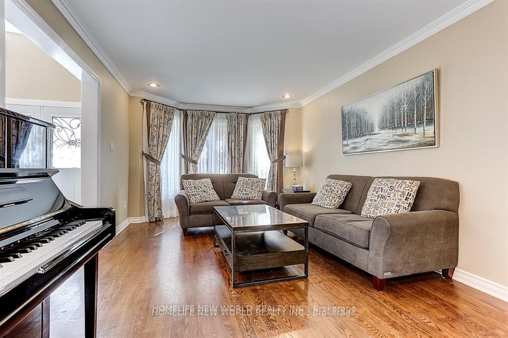 27 Ashdown Cres Crescent photo 7