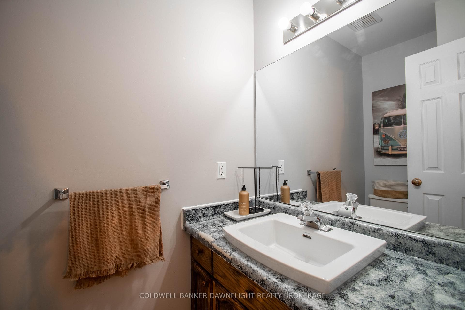 225 Carling Street photo 11