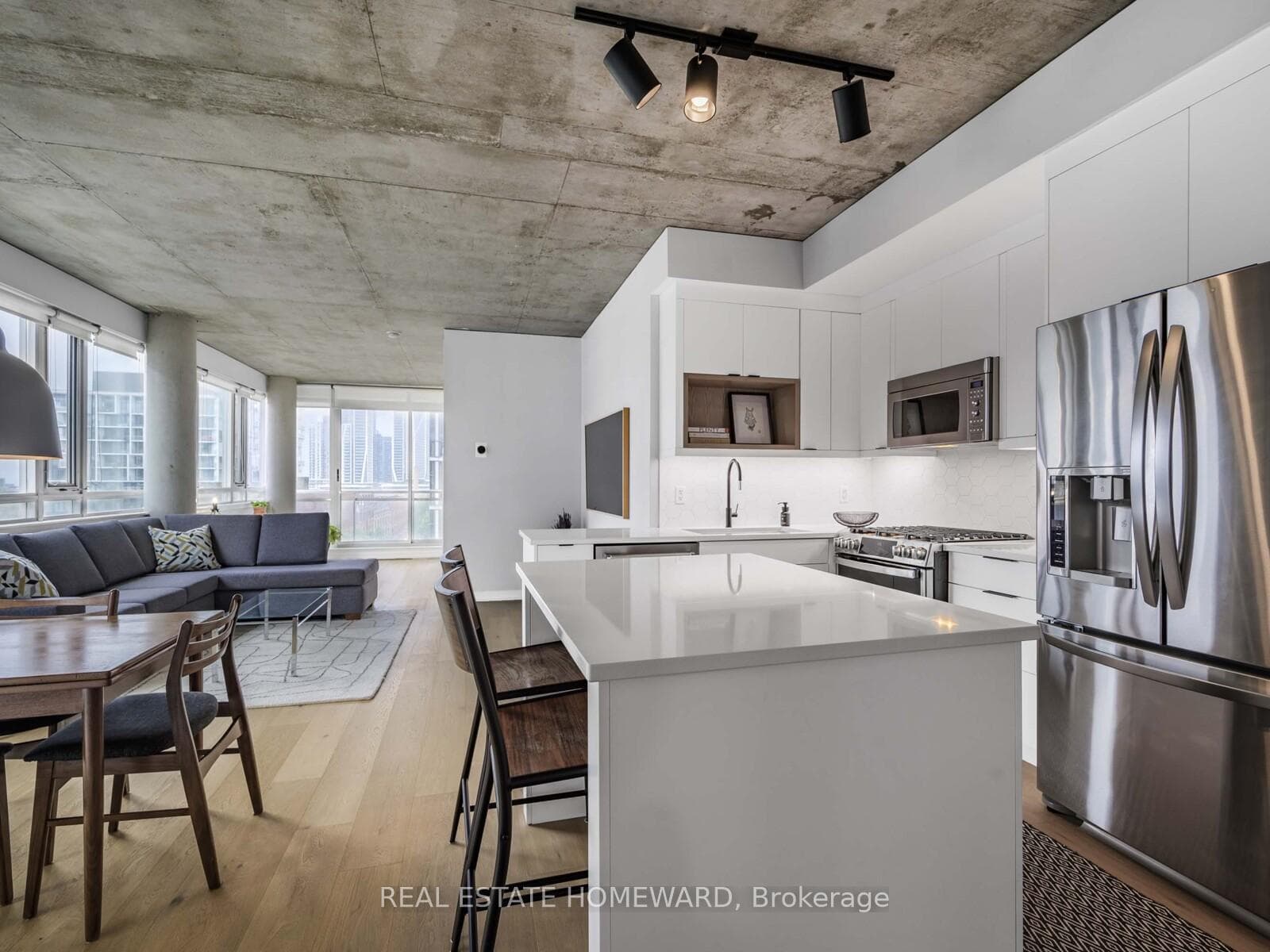 38 Niagara Street Unit 706 photo 4