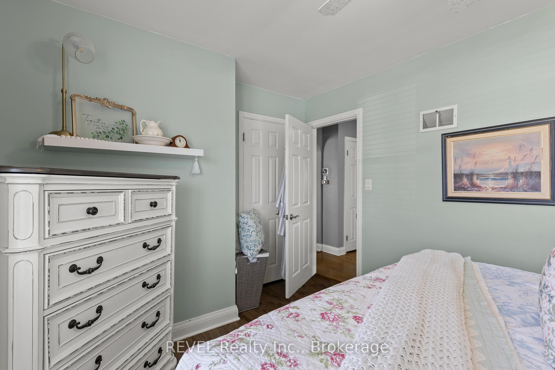 41 Rose Avenue photo 14
