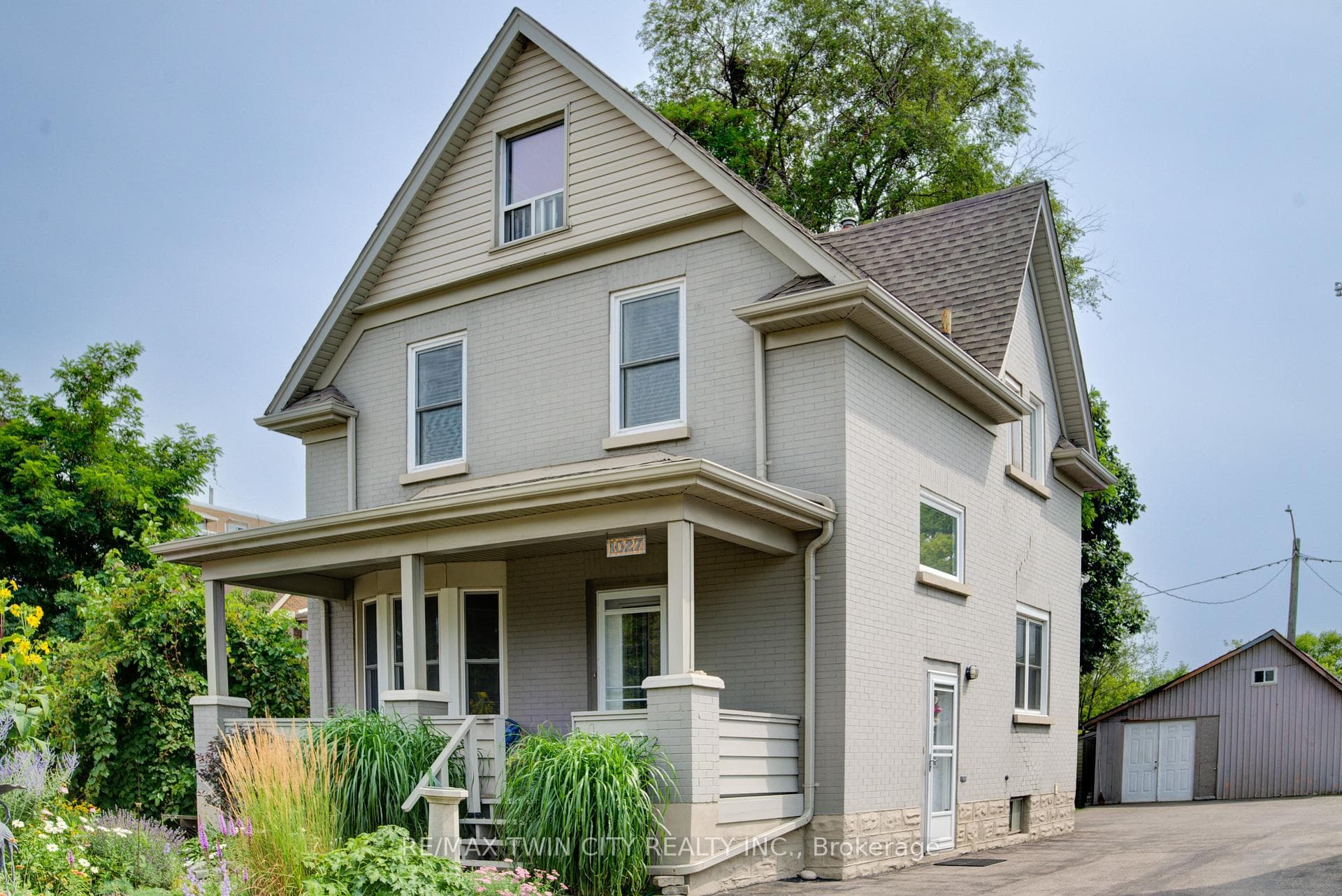 1027 WEBER Street photo 1